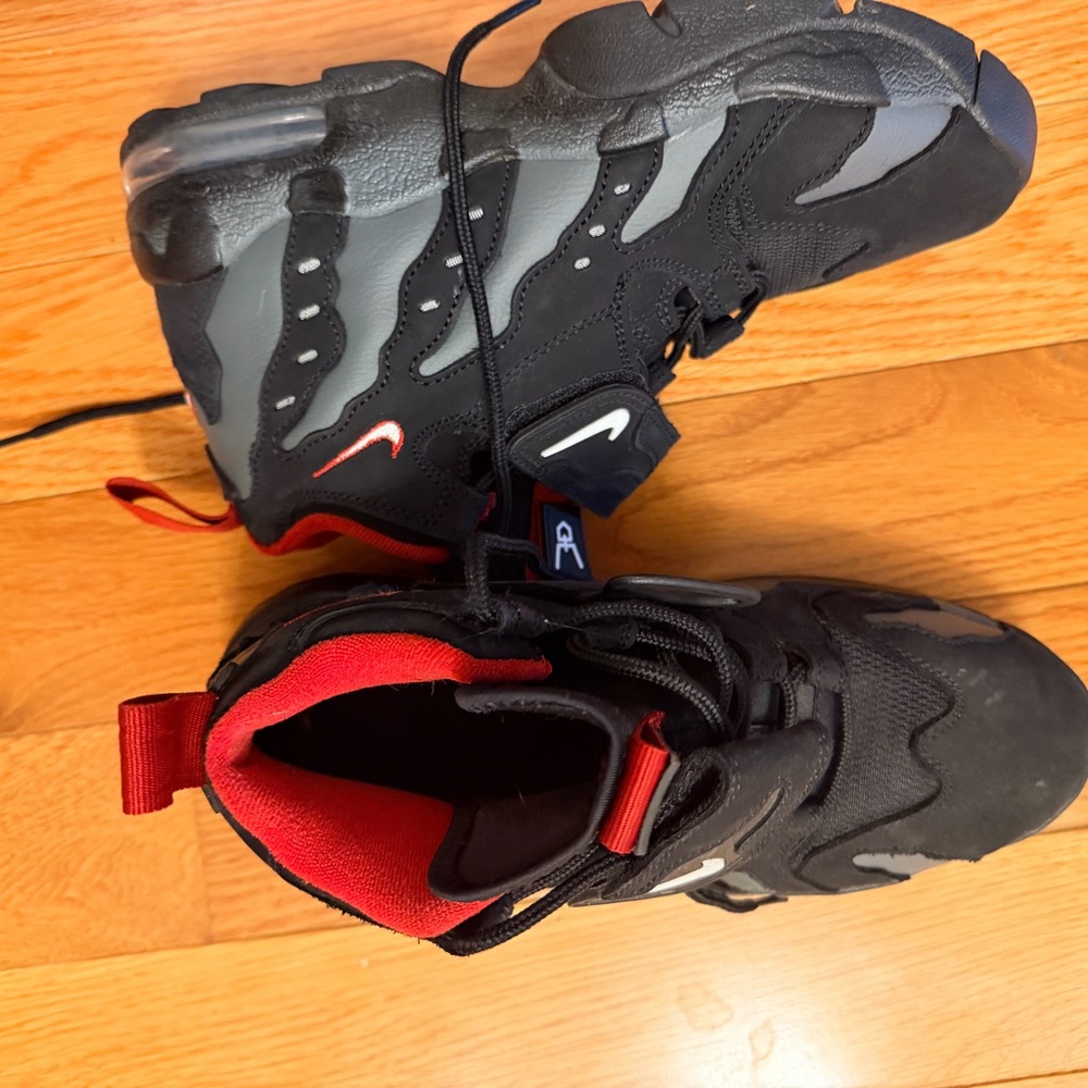 Nike  Black, red and Gray Sneakers (big boy)